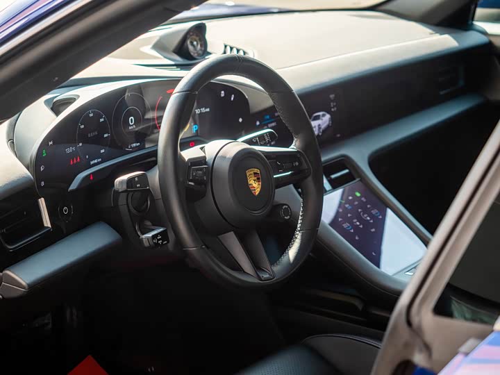 Фото 12 - Porsche Taycan