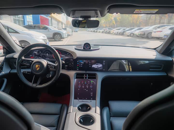 Фото 13 - Porsche Taycan