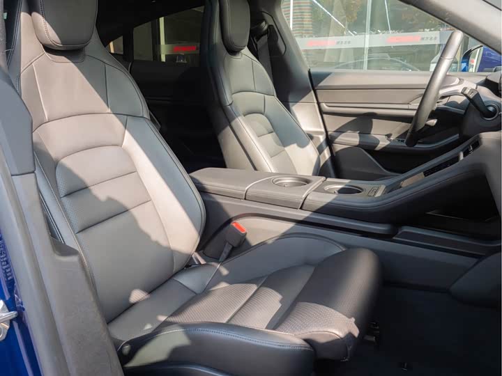 Фото 15 - Porsche Taycan