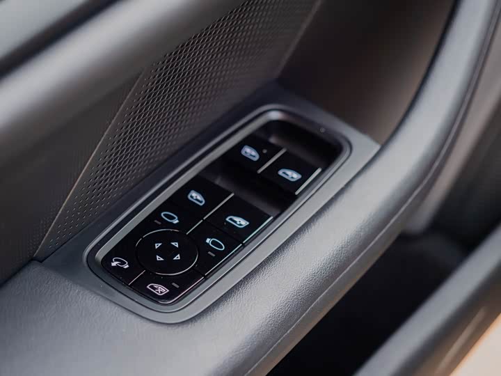 Фото 19 - Porsche Taycan