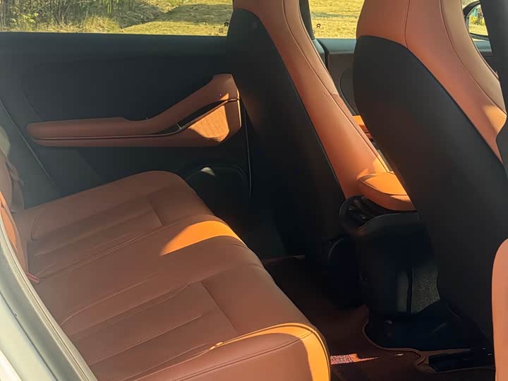 Фото 10 - Nio ET5T