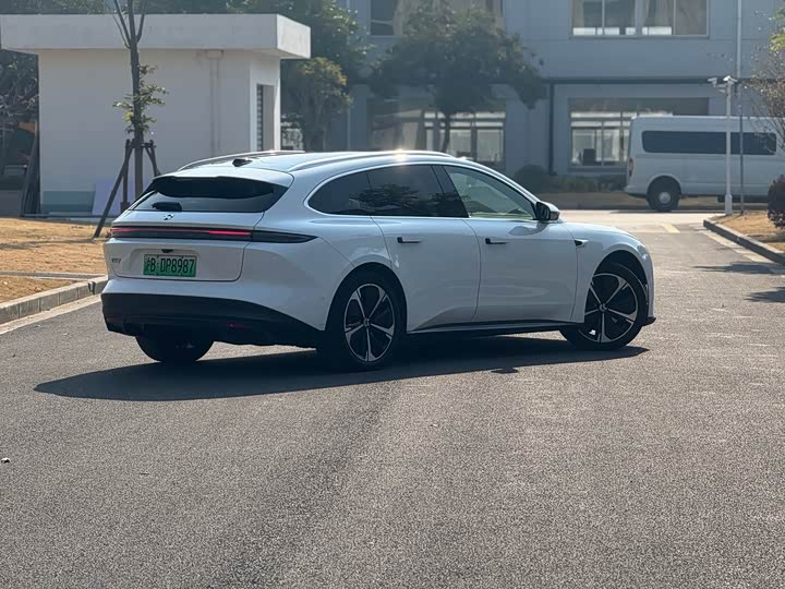 Фото 5 - Nio ET5T