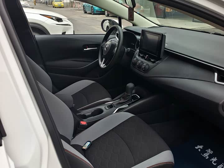 Фото 4 - Toyota Corolla