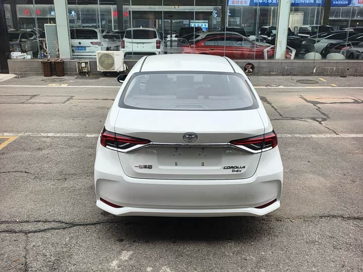 Фото 8 - Toyota Corolla