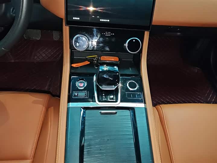 Фото 16 - Jaguar XF L