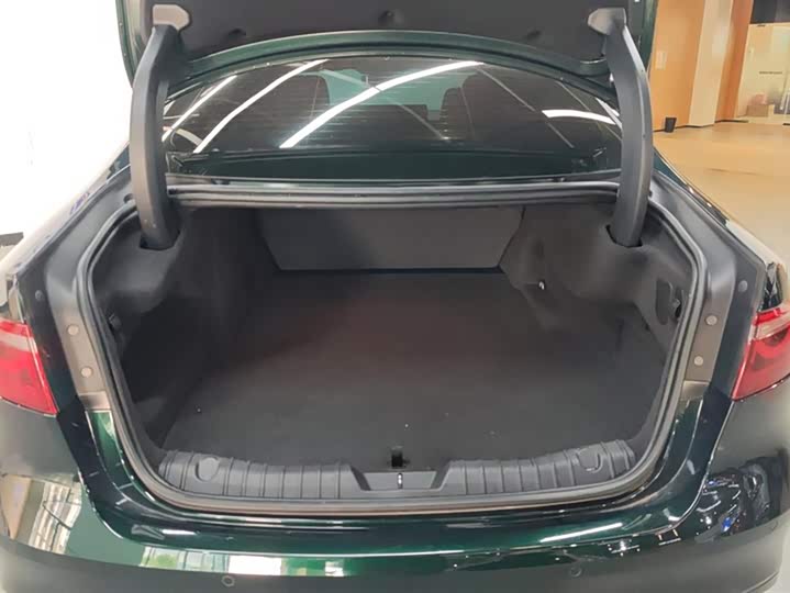 Фото 4 - Jaguar XF L