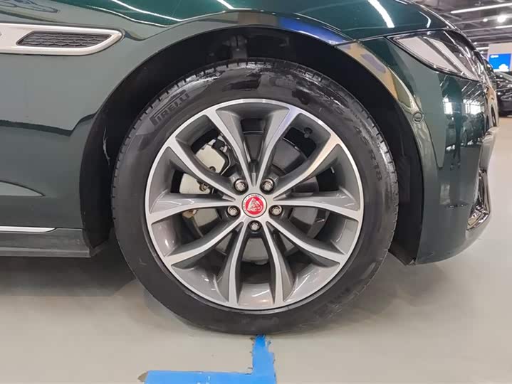 Фото 6 - Jaguar XF L