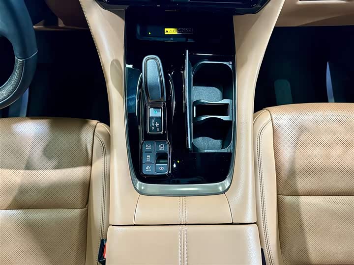 Фото 19 - Toyota Alphard