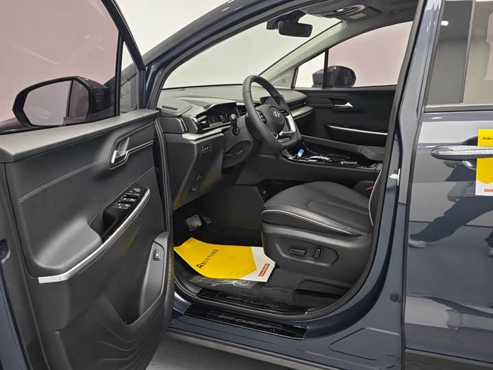 Фото 9 - Hyundai Custo