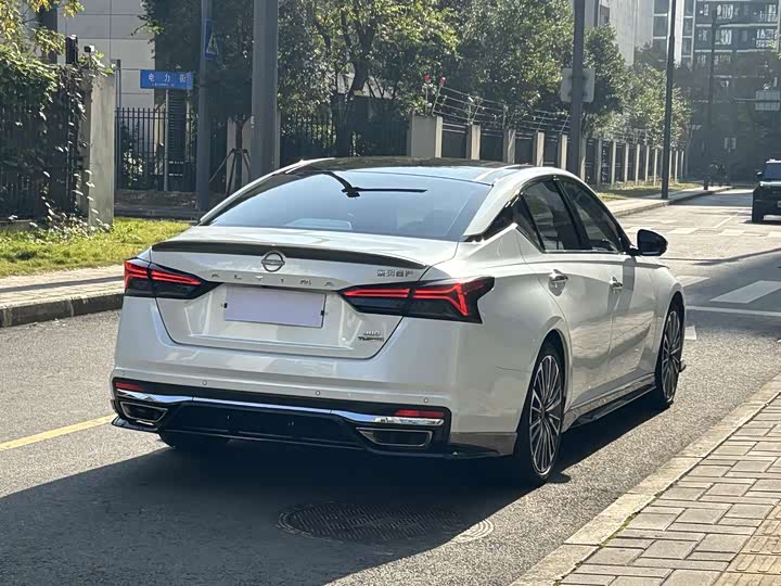 Фото 25 - Nissan Teana