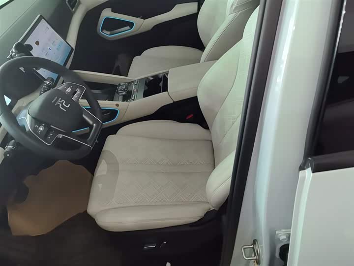 Фото 15 - BYD Yuan Up