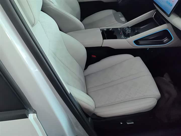 Фото 25 - BYD Yuan Up