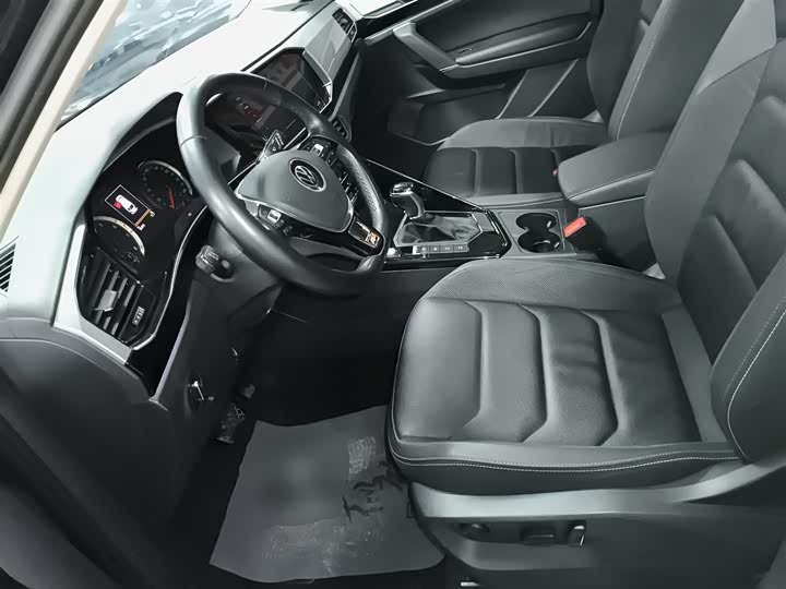 Фото 15 - Volkswagen Tayron