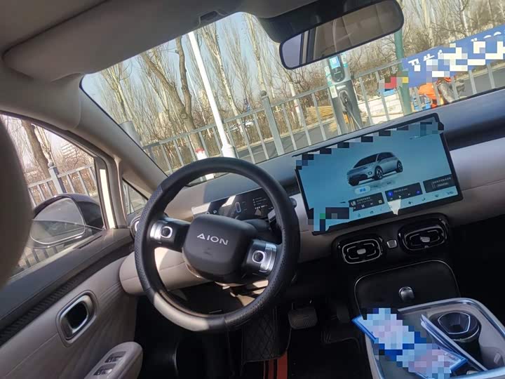 Фото 3 - GAC Aion UT