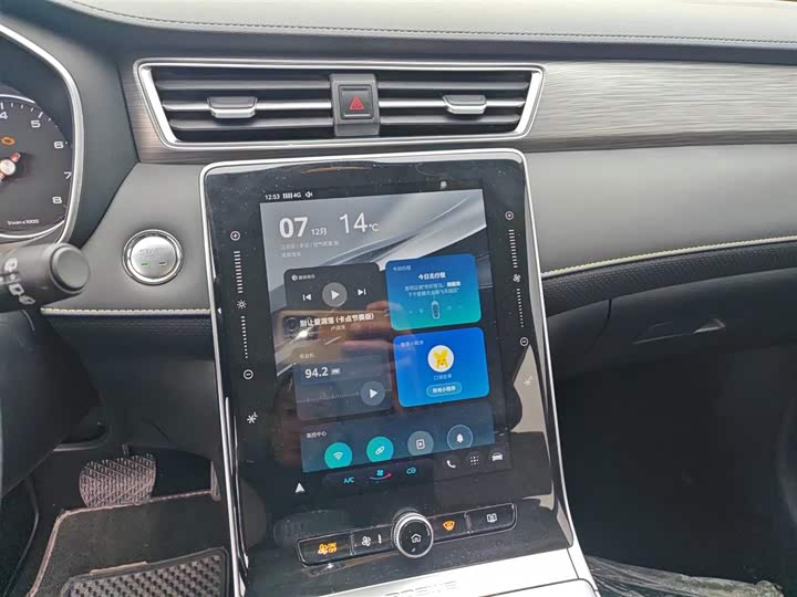 Фото 13 - Roewe RX5