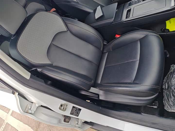 Фото 25 - Roewe RX5