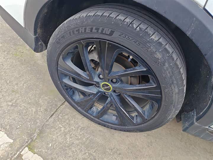 Фото 26 - Roewe RX5