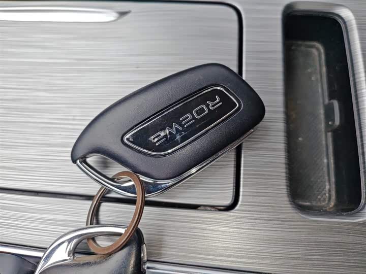 Фото 9 - Roewe RX5