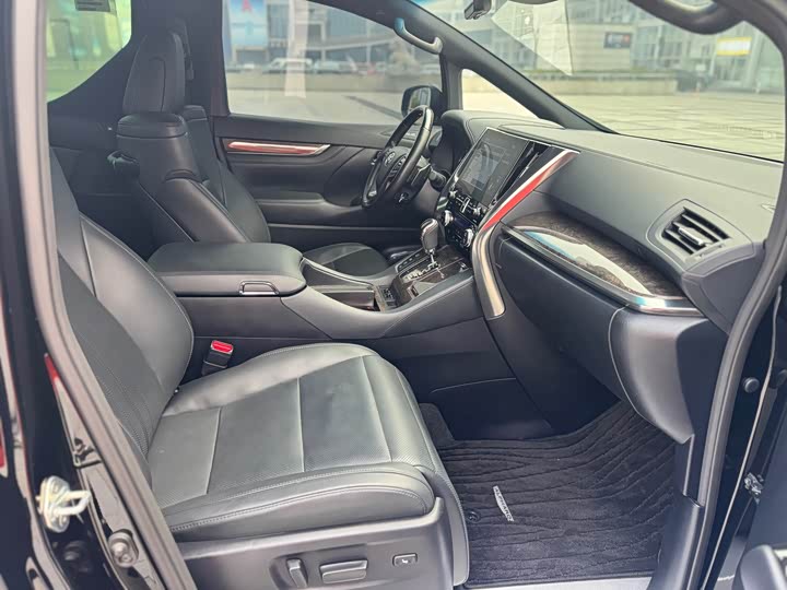 Фото 8 - Toyota Alphard