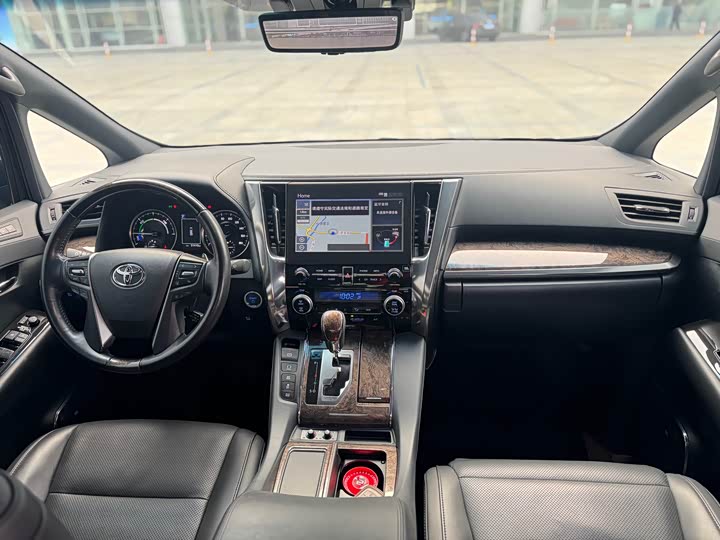 Фото 9 - Toyota Alphard