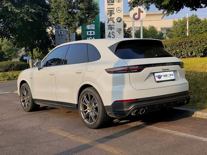 Фото 4 - Porsche Cayenne Hybrid