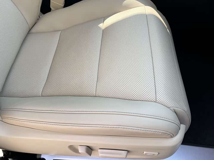 Фото 11 - Toyota Alphard