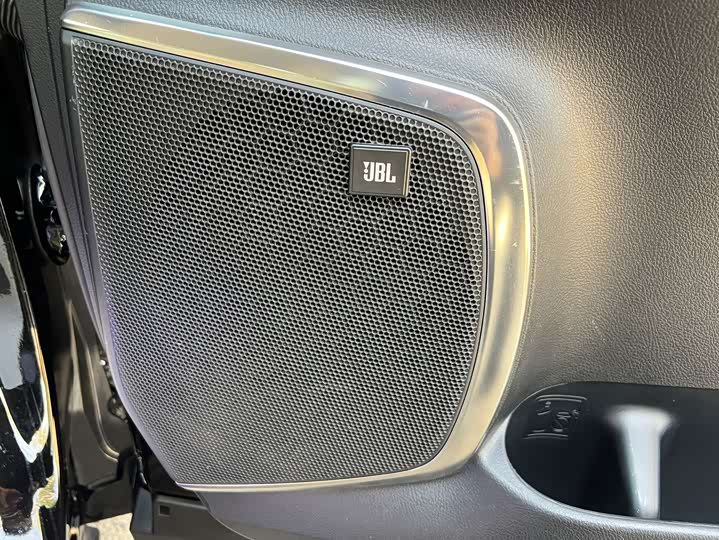 Фото 17 - Toyota Alphard