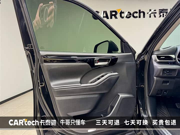 Фото 16 - Toyota Highlander