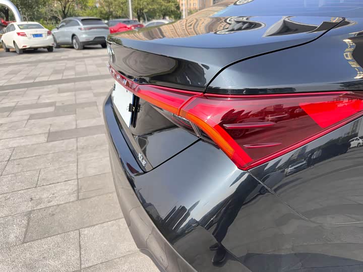 Фото 23 - Toyota Avalon