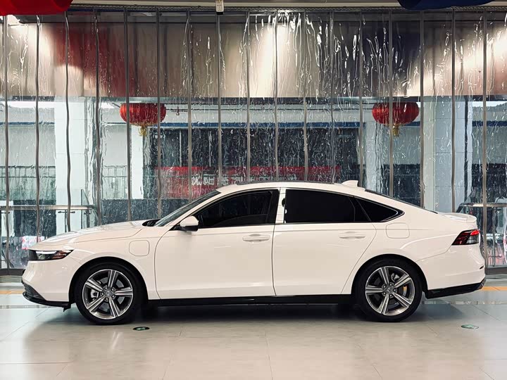 Фото 3 - Honda Accord Hybrid