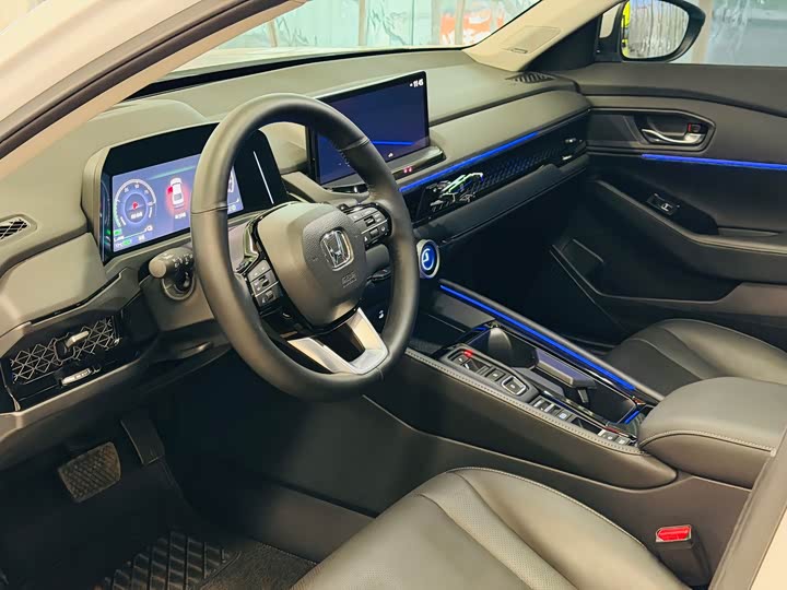 Фото 4 - Honda Accord Hybrid