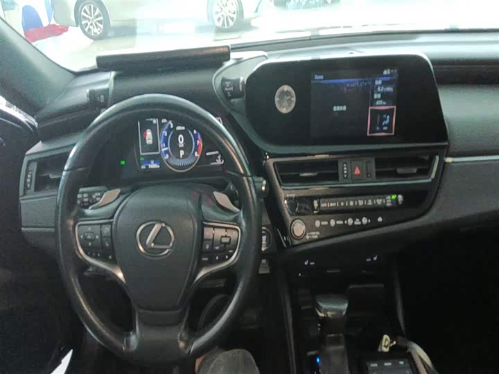 Фото 10 - Lexus ES