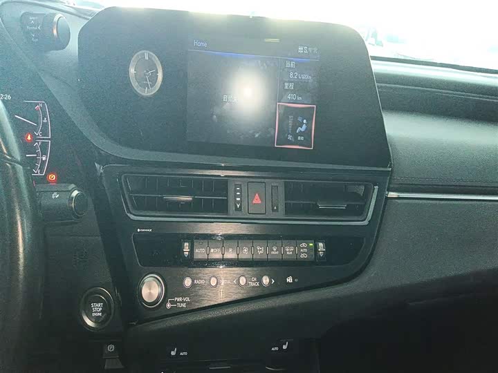 Фото 13 - Lexus ES