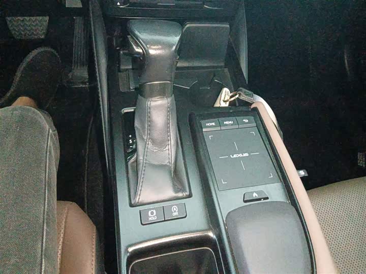 Фото 14 - Lexus ES