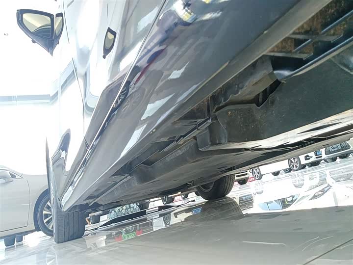 Фото 22 - Lexus ES