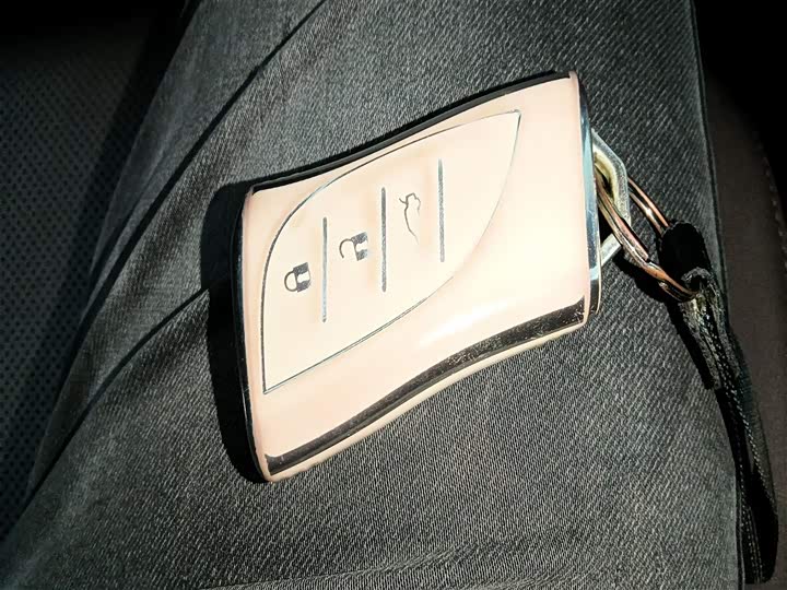 Фото 9 - Lexus ES