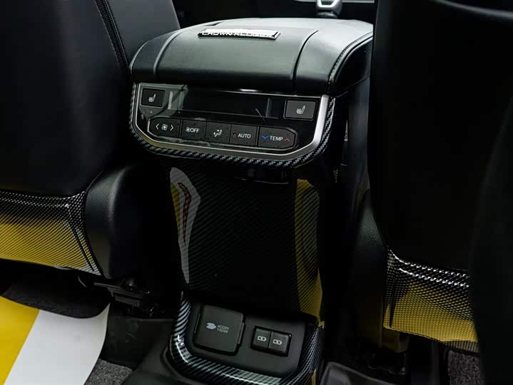 Фото 19 - Toyota Crown Kluger