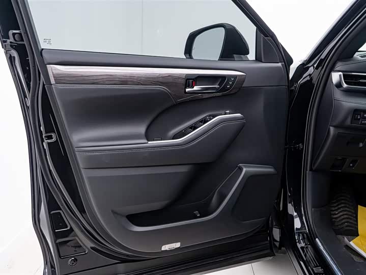 Фото 25 - Toyota Crown Kluger