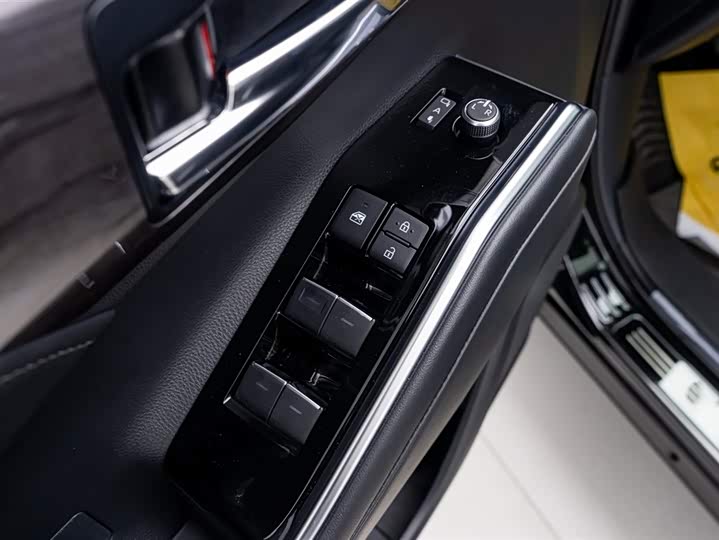 Фото 27 - Toyota Crown Kluger