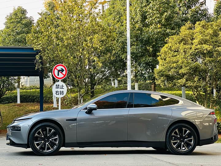 Фото 7 - XPeng P7