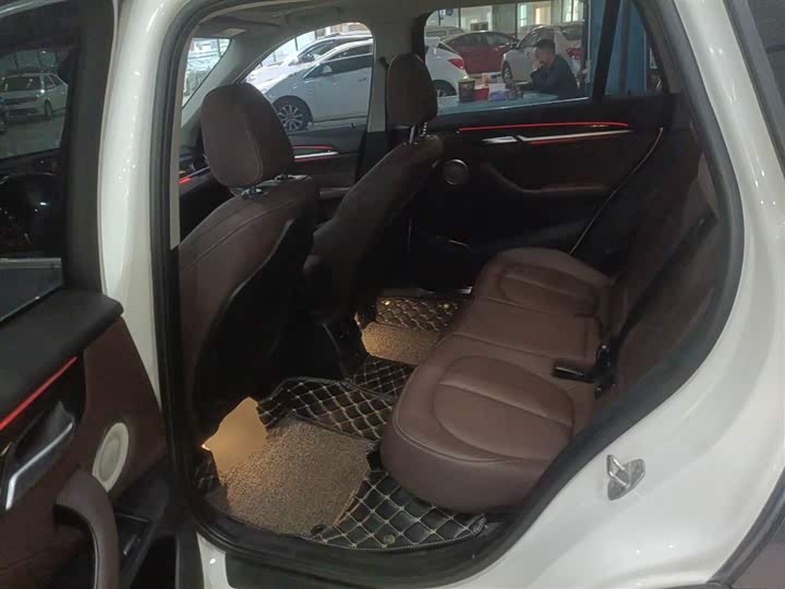 Фото 17 - BMW X1