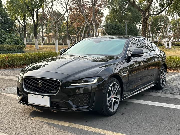 Фото 1 - Jaguar XE L
