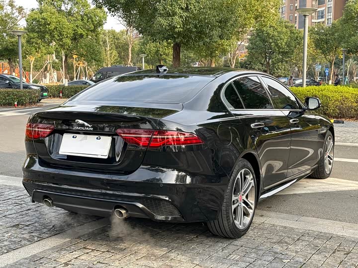 Фото 11 - Jaguar XE L