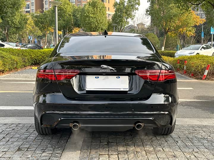 Фото 12 - Jaguar XE L