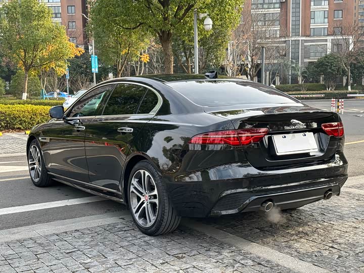 Фото 13 - Jaguar XE L
