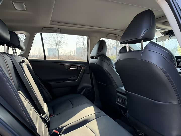 Фото 7 - Toyota Wildlander