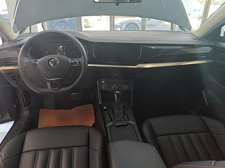 Фото 10 - Volkswagen Passat