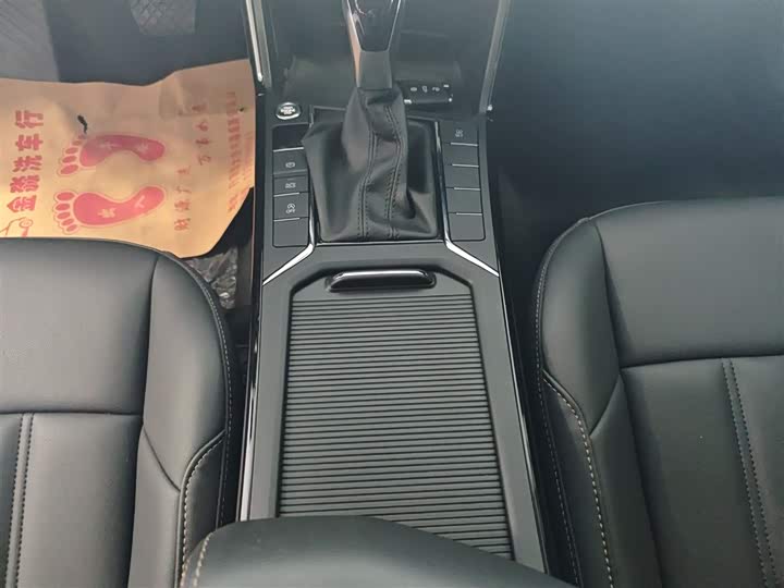 Фото 14 - Volkswagen Passat