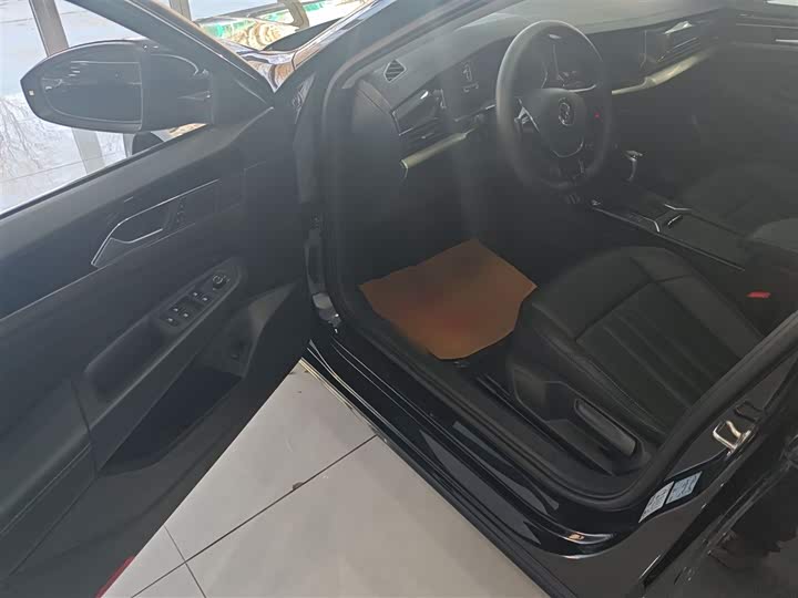 Фото 16 - Volkswagen Passat