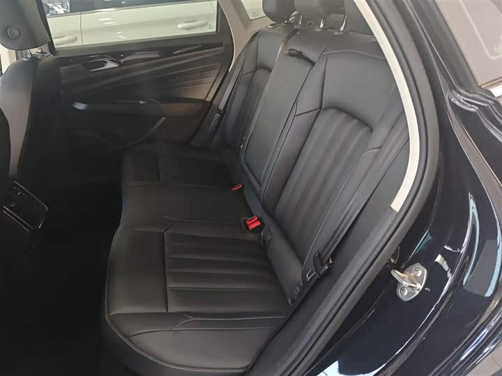 Фото 17 - Volkswagen Passat